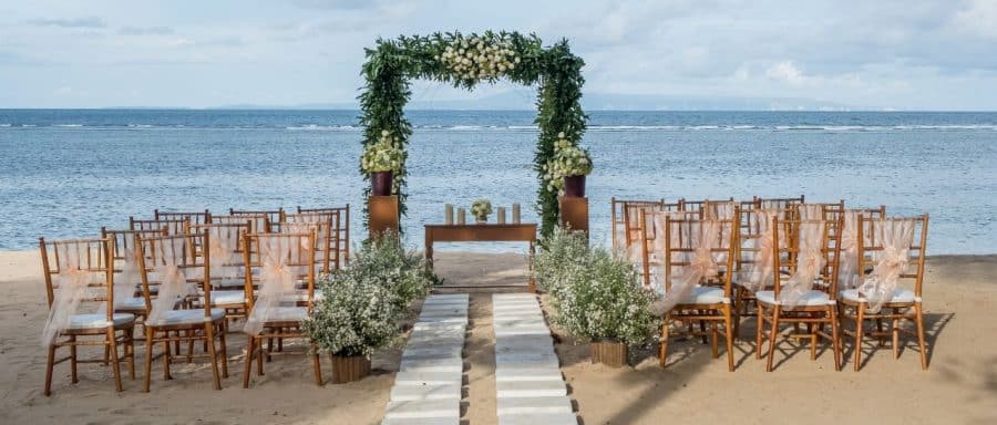 beach wedding tips