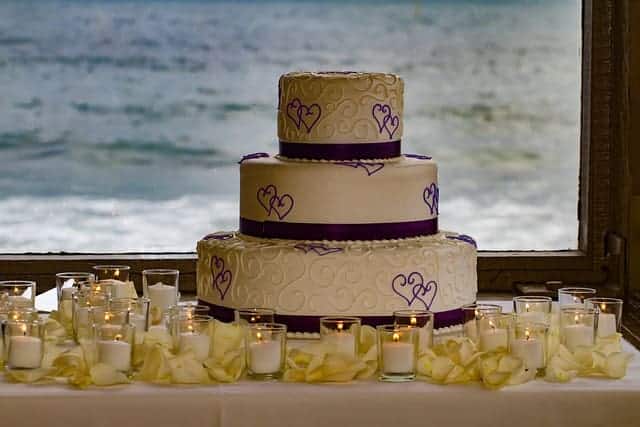 beautiful-beach-wedding-cake Make your Beach Wedding Perfect with Stunning Cake Toppers