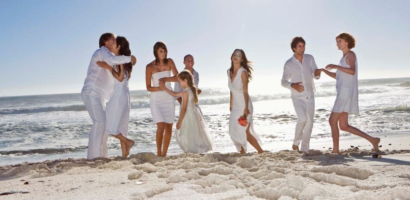 best-beach-wedding-attire 4 Outdoor Beach Wedding Tips (7 Bonus Tips)